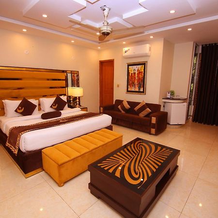 Premier Inn Grand Gulberg Lahore Esterno foto