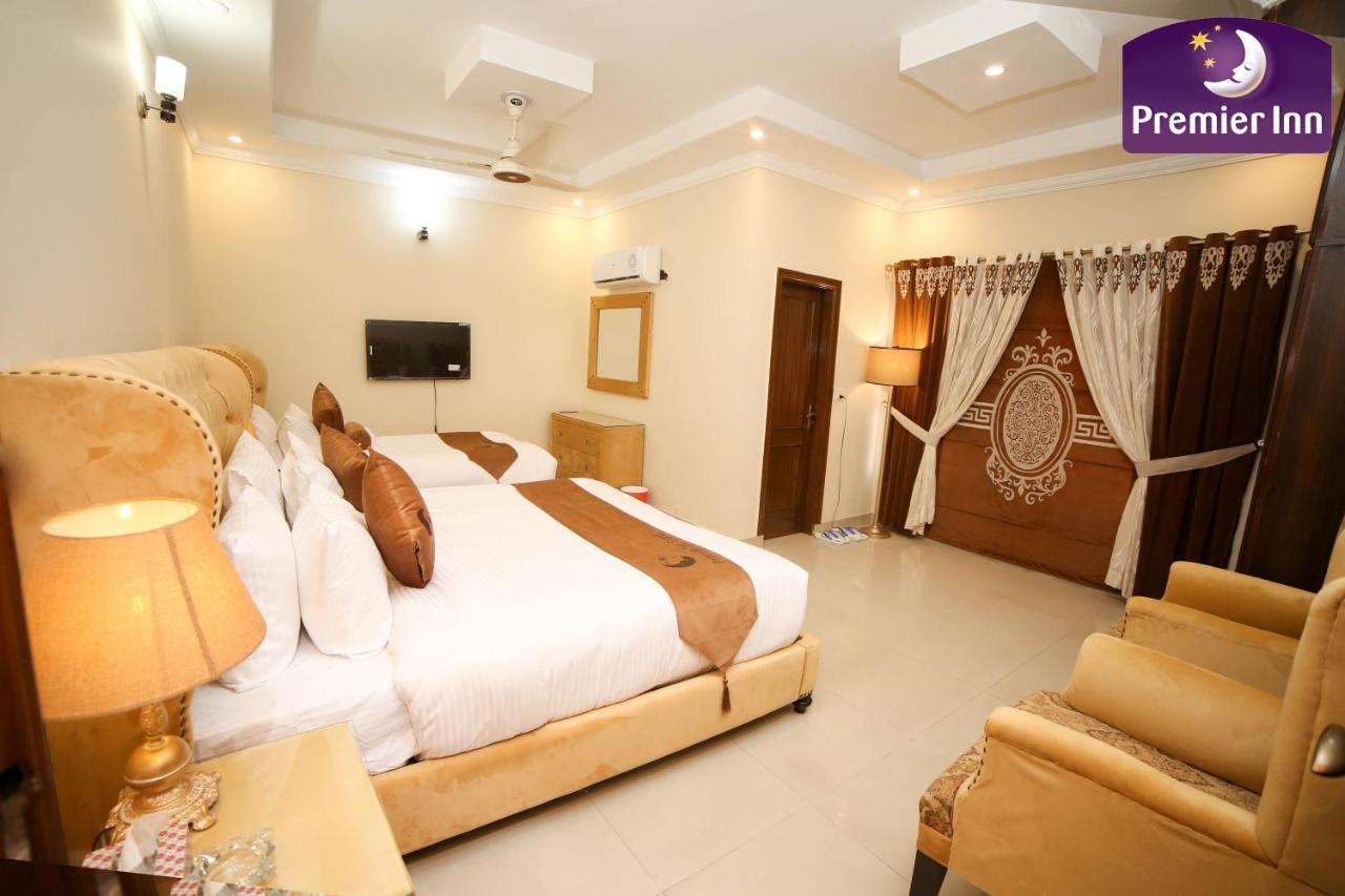 Premier Inn Grand Gulberg Lahore Esterno foto