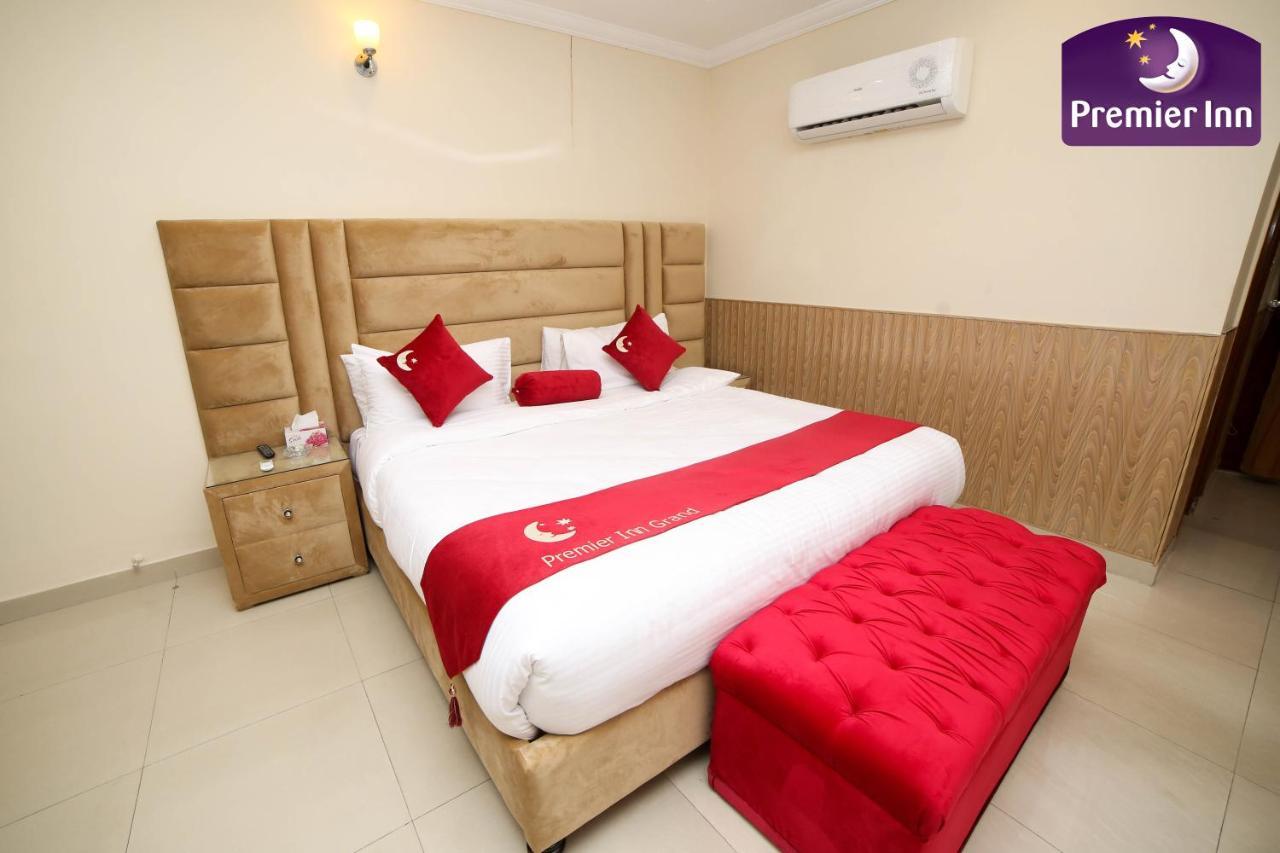Premier Inn Grand Gulberg Lahore Esterno foto