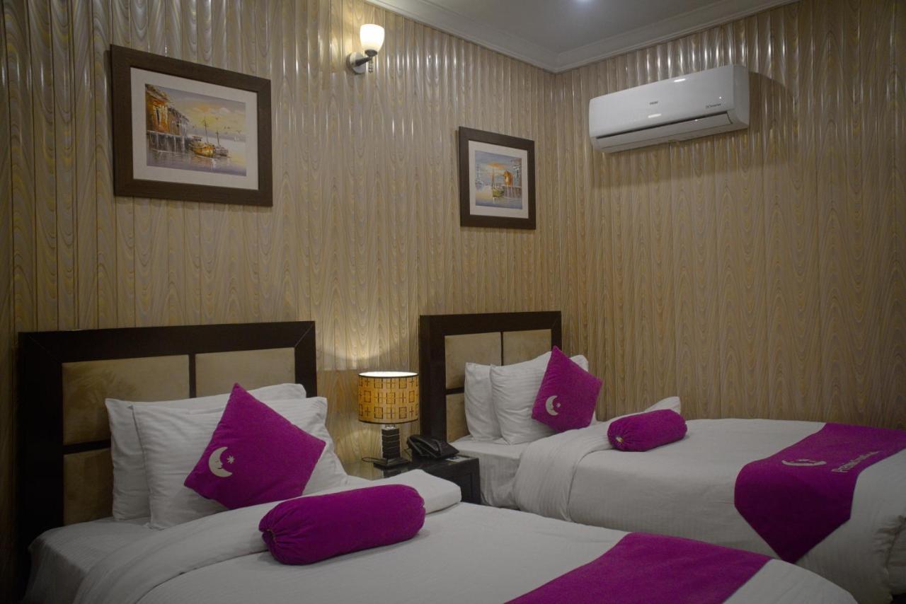 Premier Inn Grand Gulberg Lahore Esterno foto