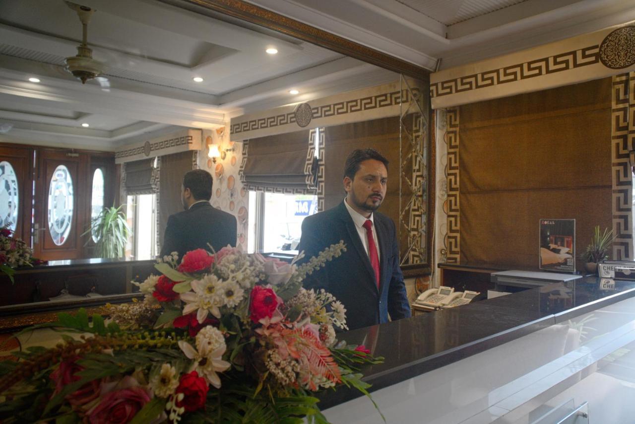 Premier Inn Grand Gulberg Lahore Esterno foto