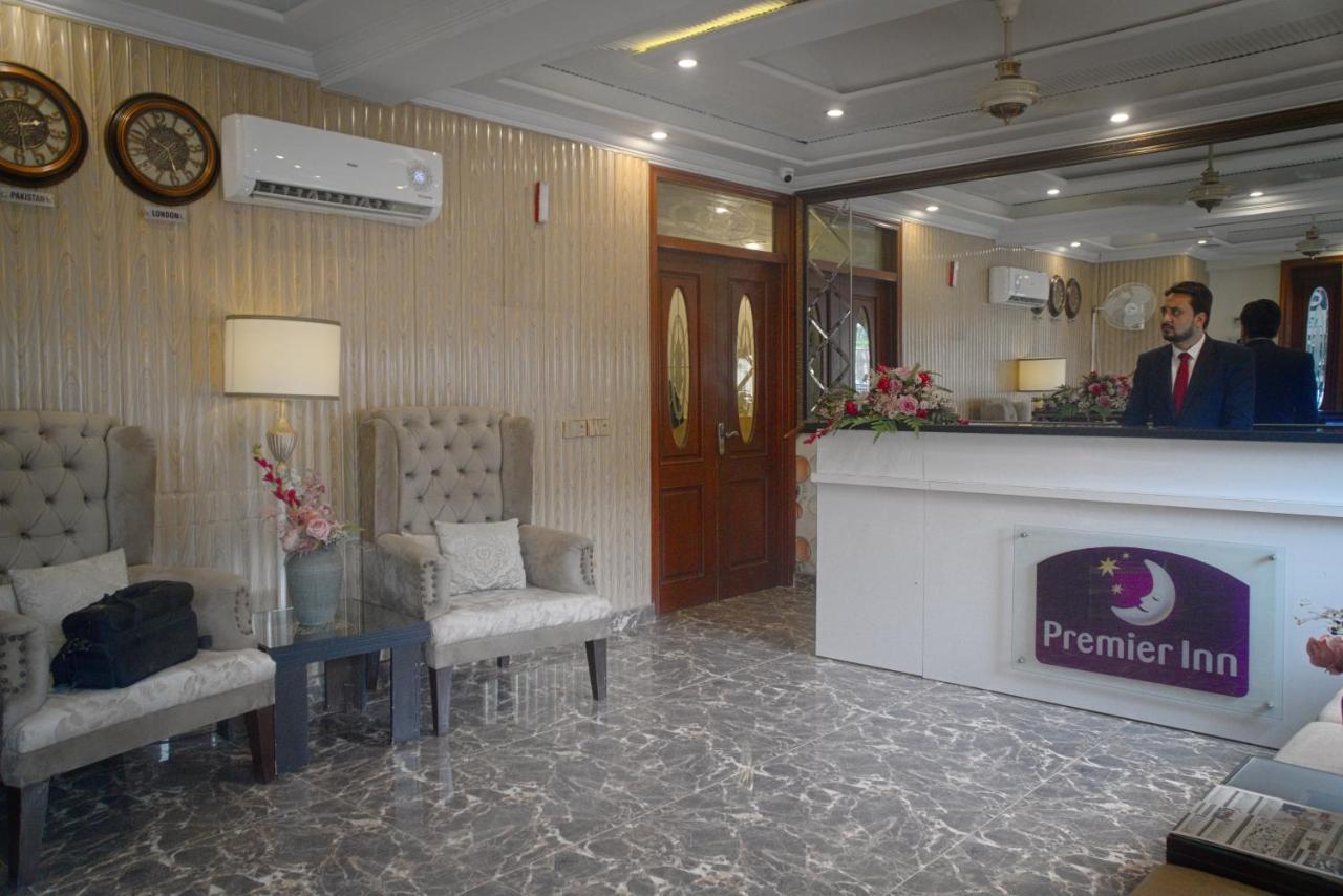 Premier Inn Grand Gulberg Lahore Esterno foto