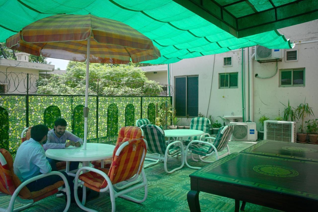 Premier Inn Grand Gulberg Lahore Esterno foto