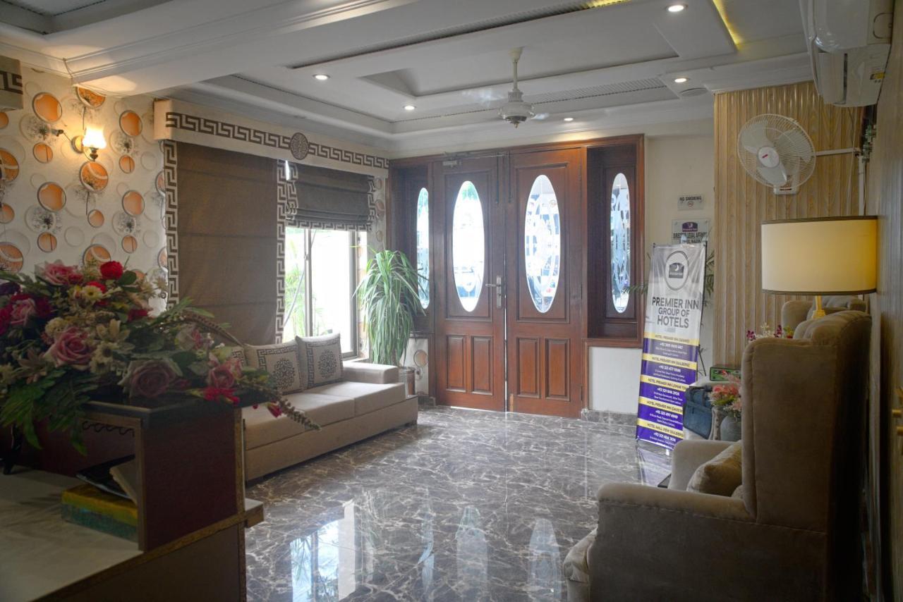 Premier Inn Grand Gulberg Lahore Esterno foto