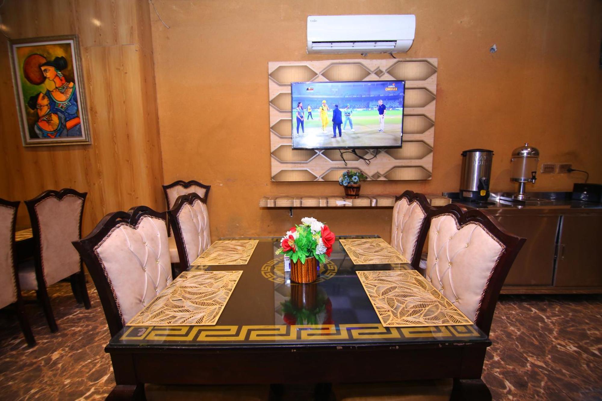 Premier Inn Grand Gulberg Lahore Esterno foto