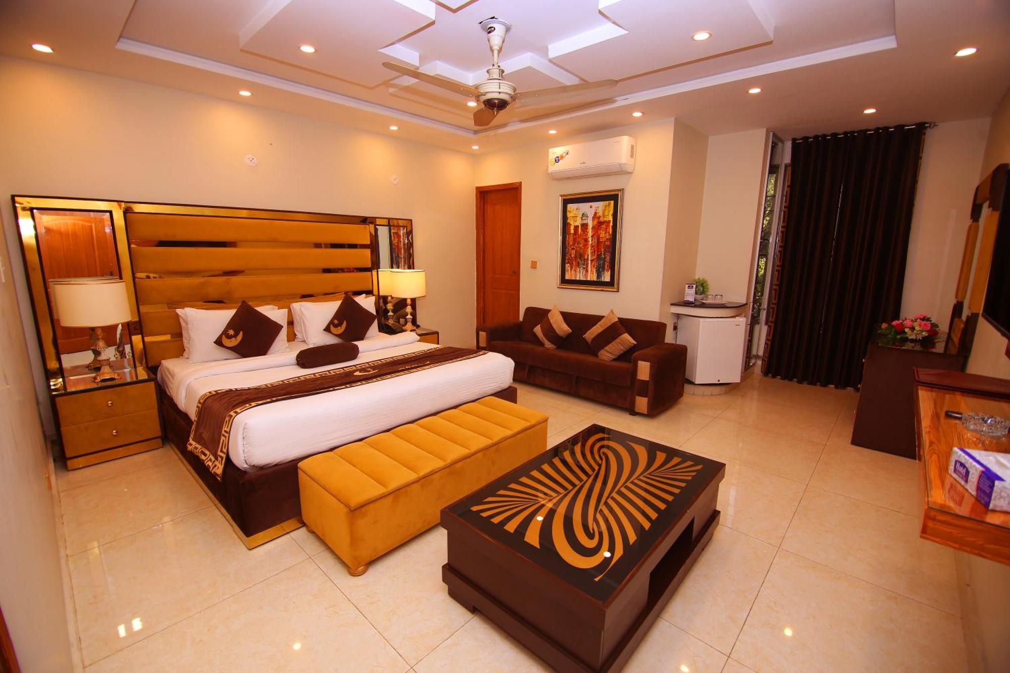 Premier Inn Grand Gulberg Lahore Esterno foto
