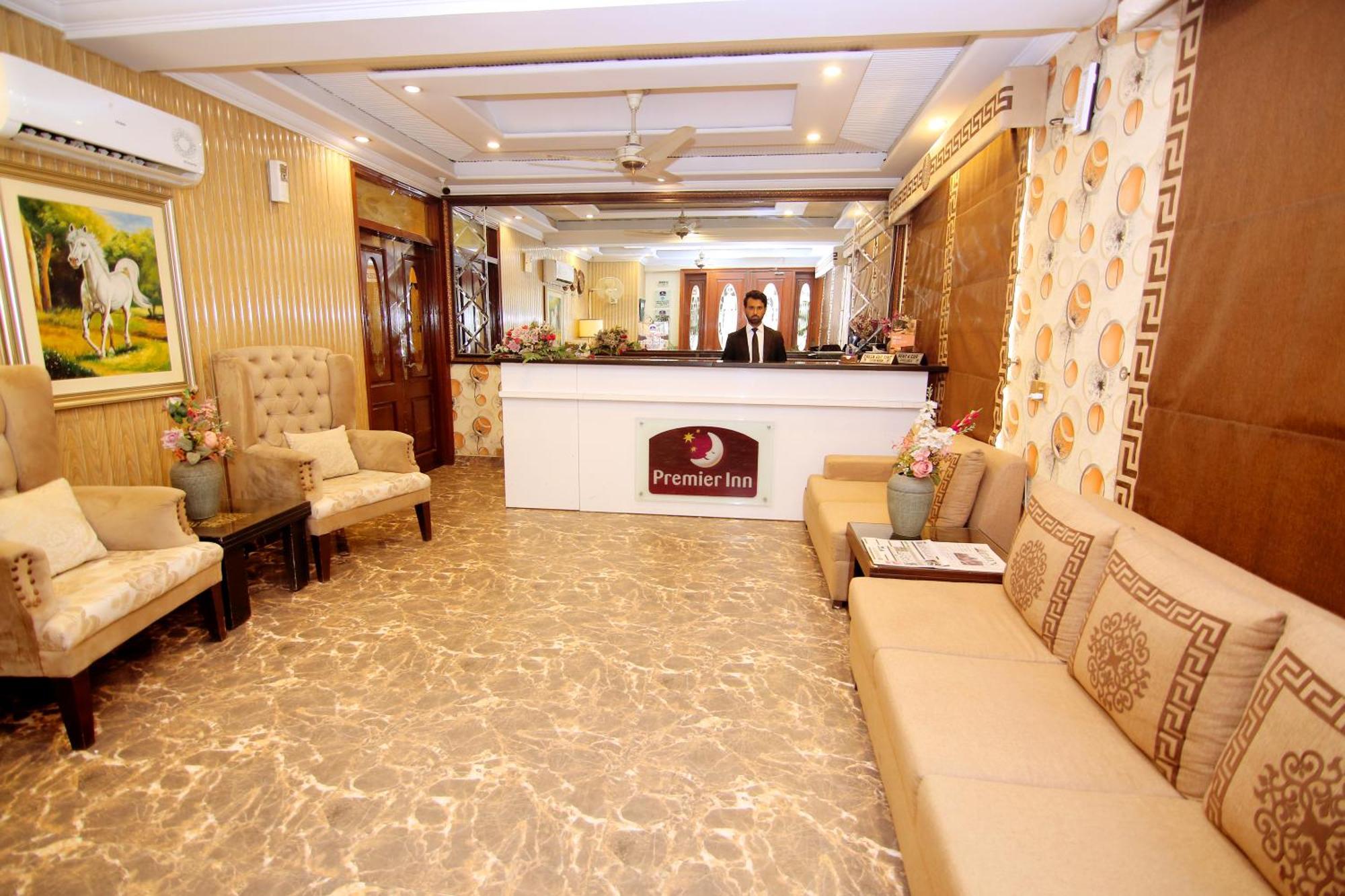 Premier Inn Grand Gulberg Lahore Esterno foto
