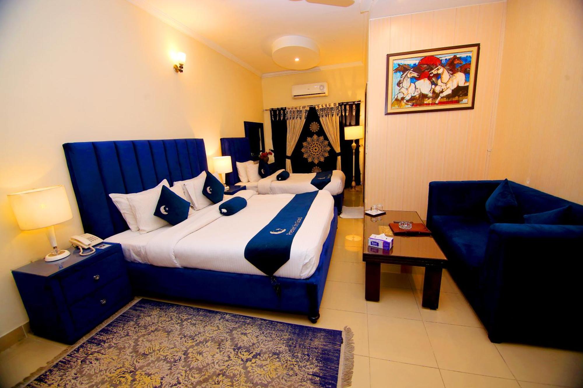 Premier Inn Grand Gulberg Lahore Esterno foto