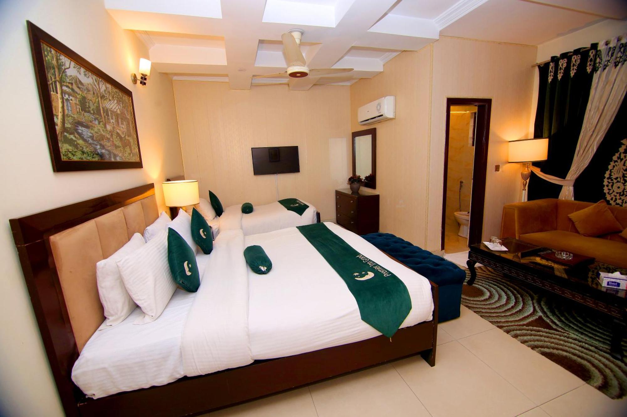 Premier Inn Grand Gulberg Lahore Esterno foto