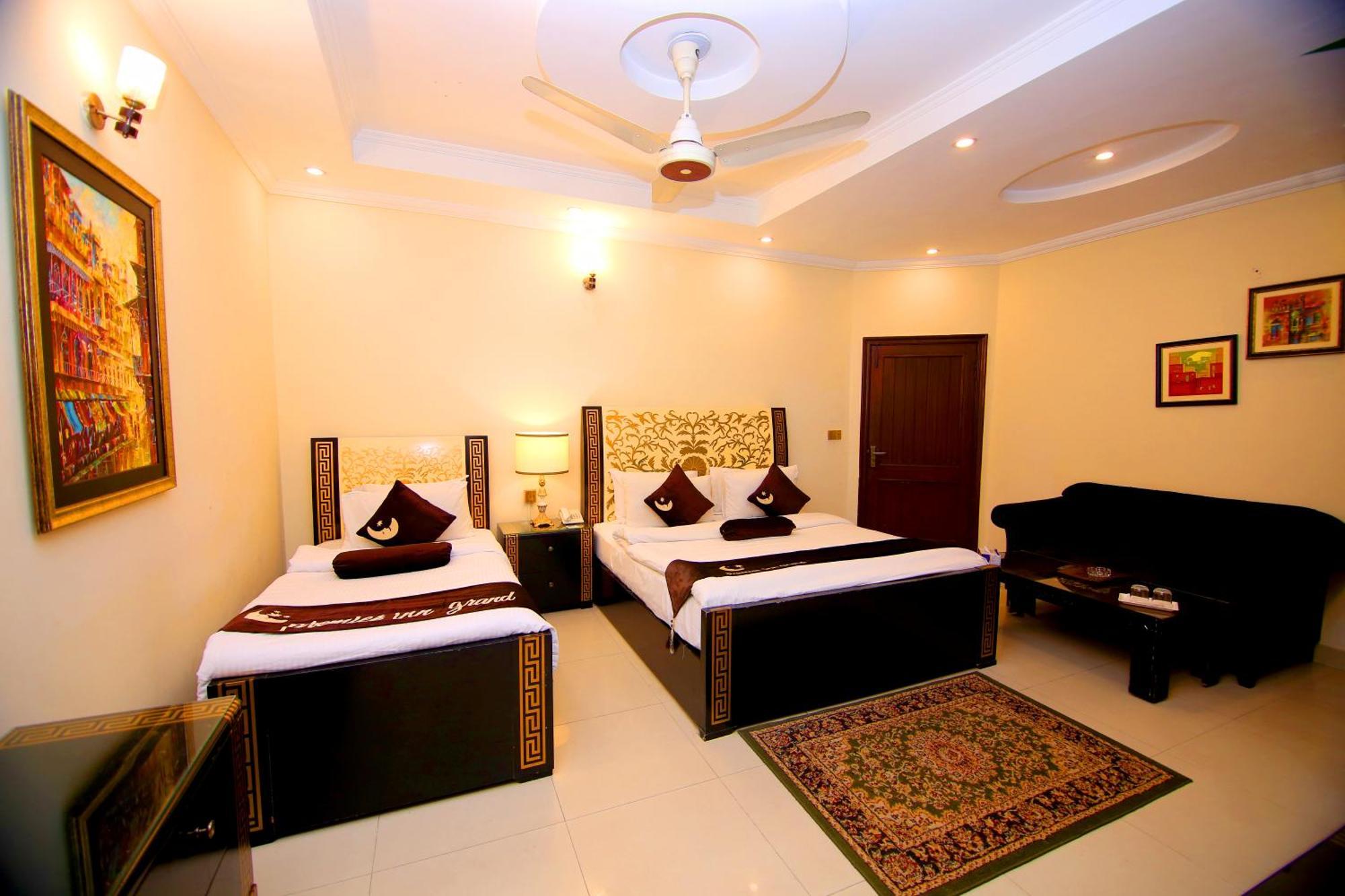 Premier Inn Grand Gulberg Lahore Esterno foto