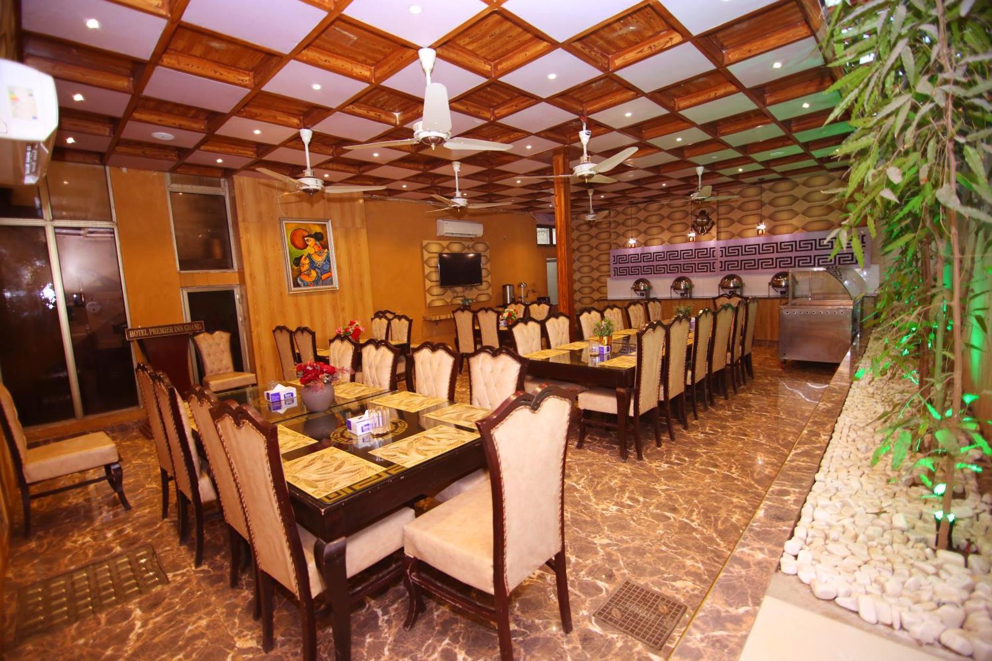 Premier Inn Grand Gulberg Lahore Esterno foto