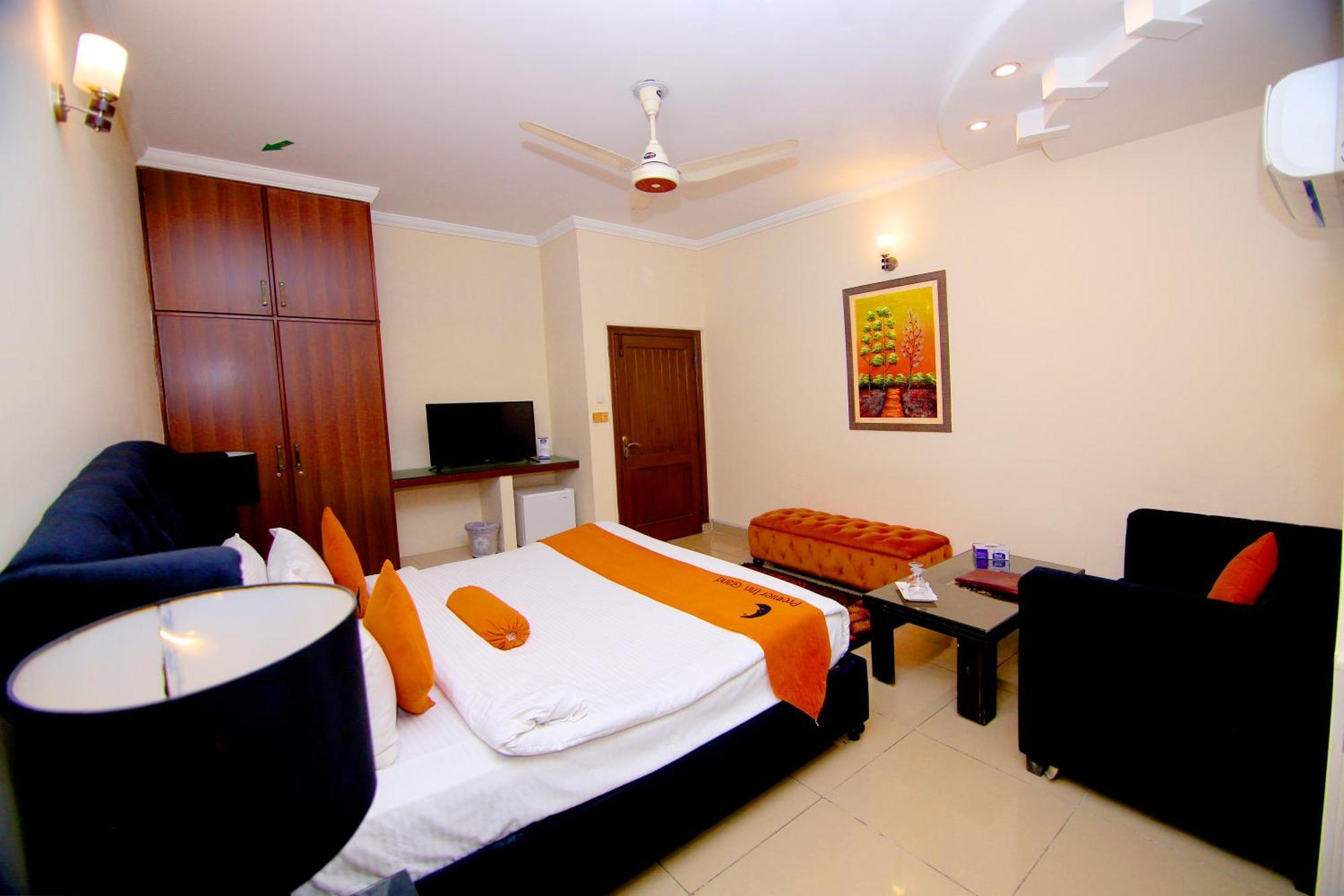 Premier Inn Grand Gulberg Lahore Esterno foto