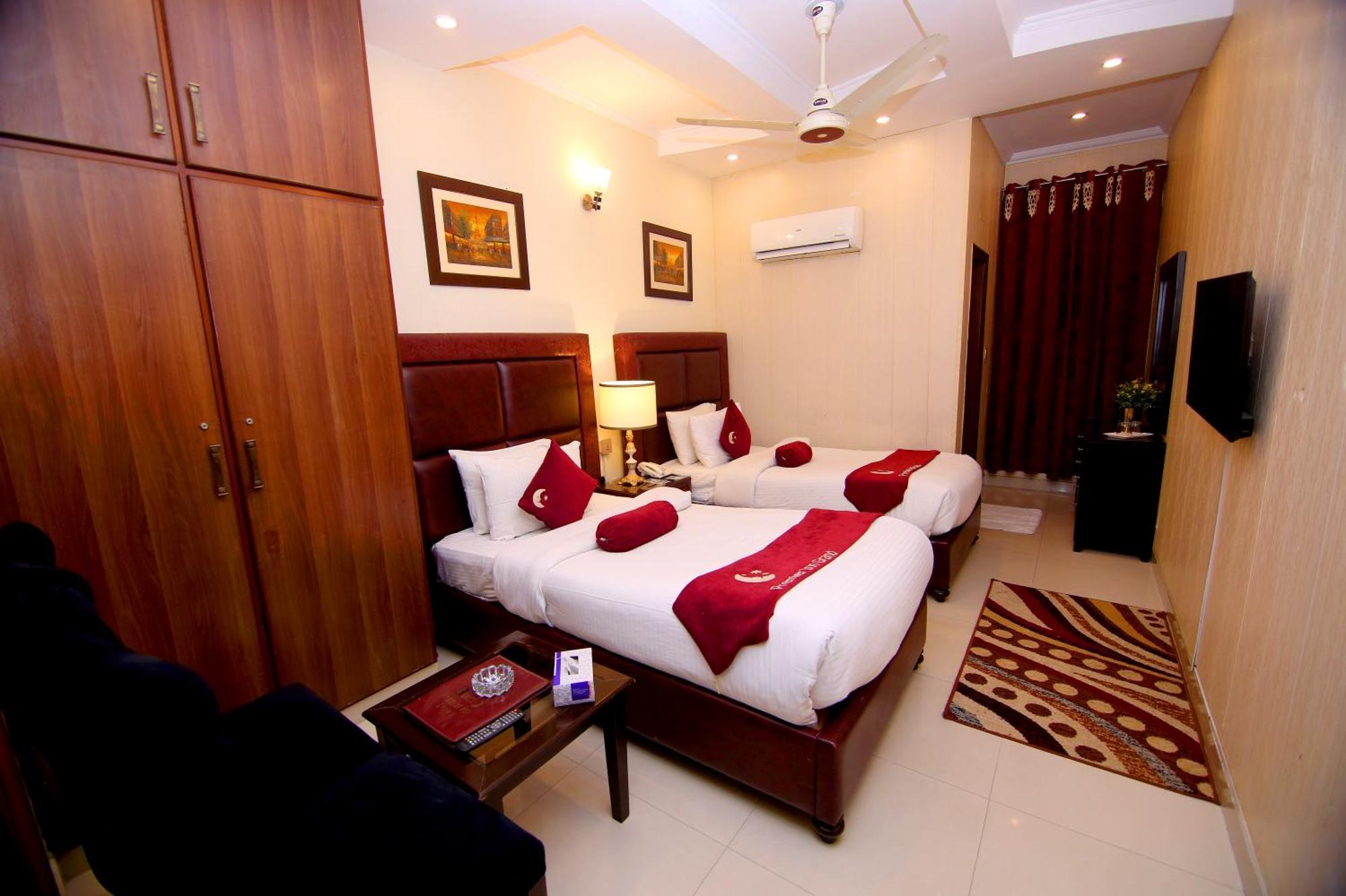 Premier Inn Grand Gulberg Lahore Esterno foto