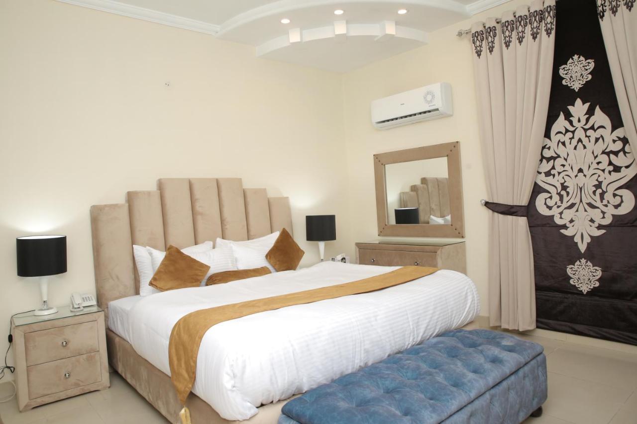 Premier Inn Grand Gulberg Lahore Esterno foto