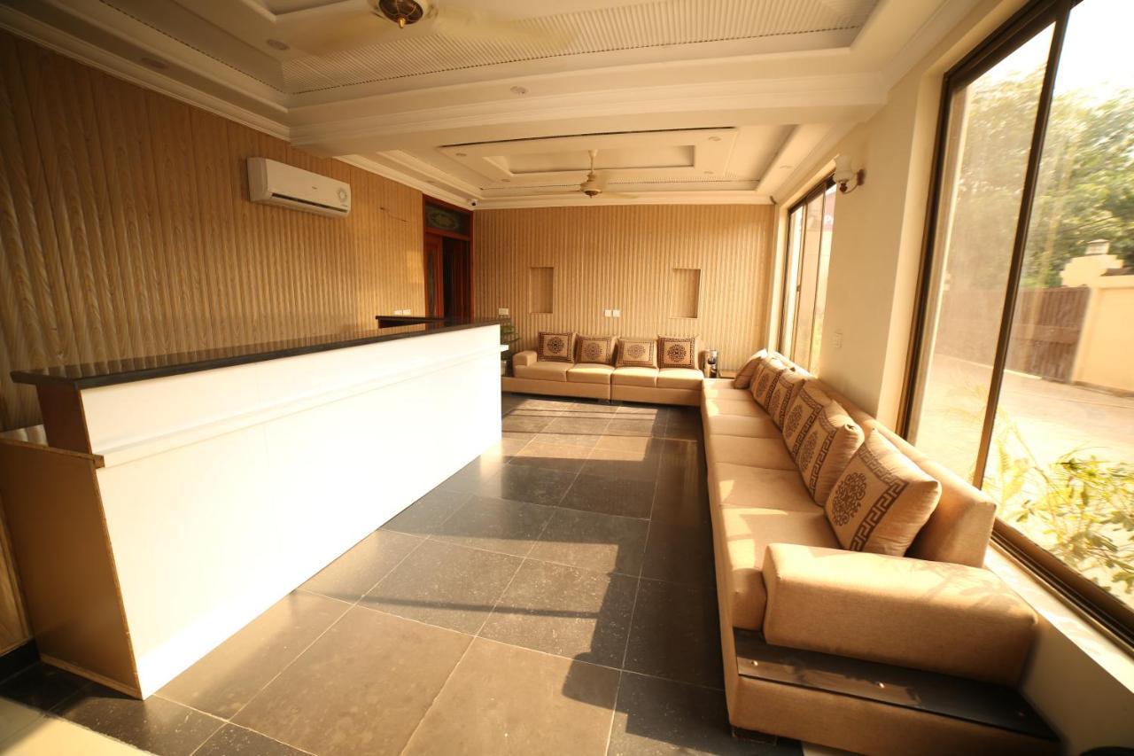 Premier Inn Grand Gulberg Lahore Esterno foto